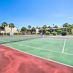 Breezy Pcb Retreat With Balcony - Walk To Beach!
