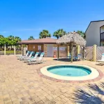 Breezy Pcb Retreat With Balcony - Walk To Beach!