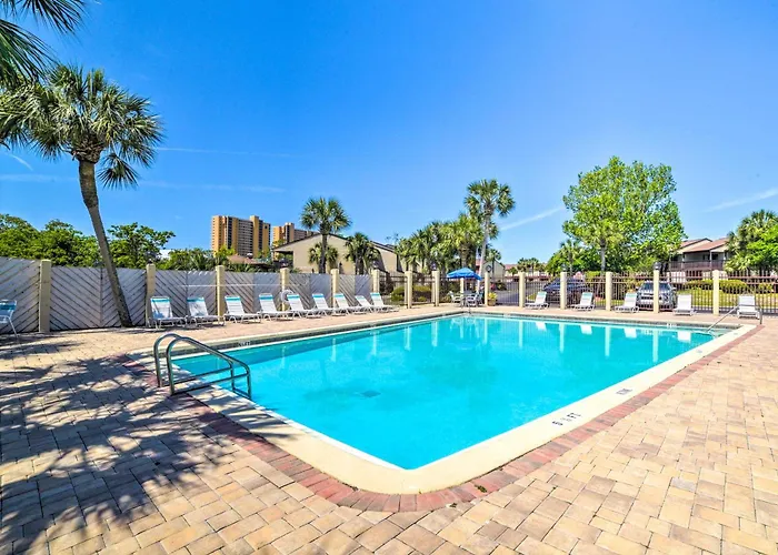 Breezy Pcb Retreat With Balcony - Walk To Beach!