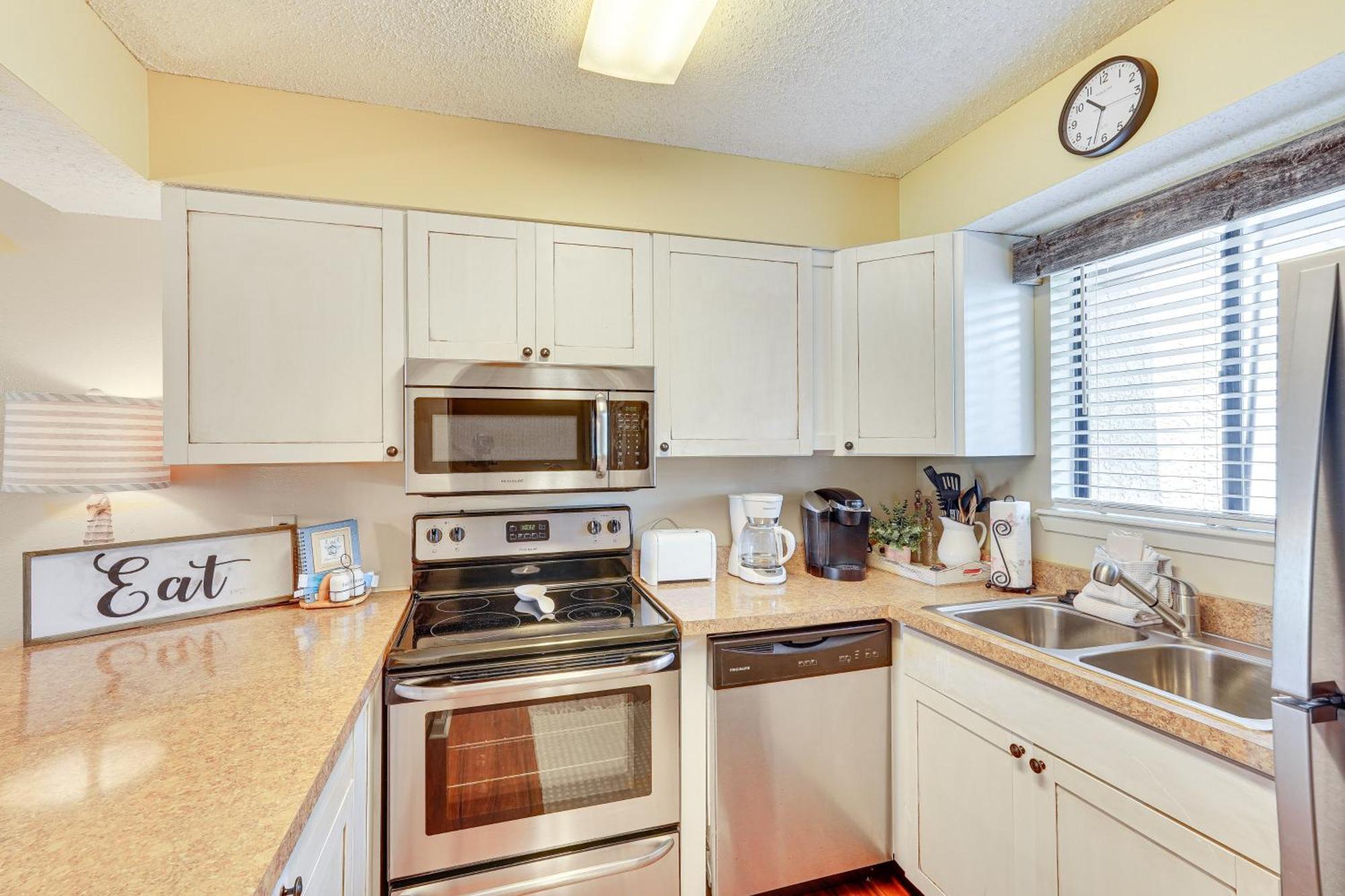 Breezy Pcb Retreat With Balcony - Walk To Beach! Apartment Panama City Beach