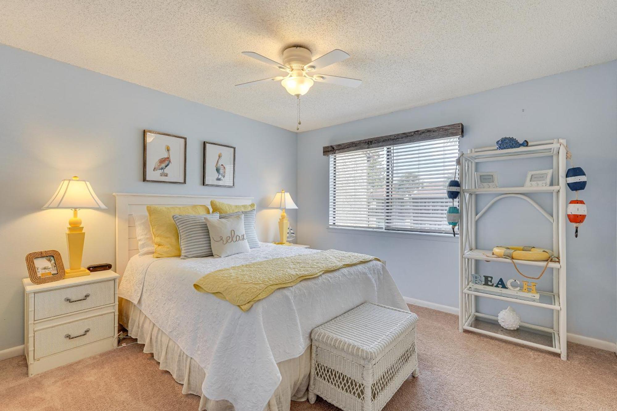 Apartment Breezy Pcb Retreat With Balcony - Walk To Beach!