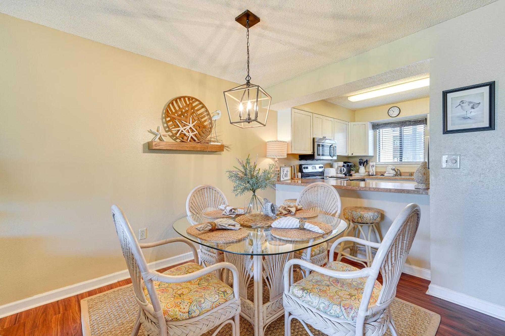 Apartment Breezy Pcb Retreat With Balcony - Walk To Beach! Panama City Beach