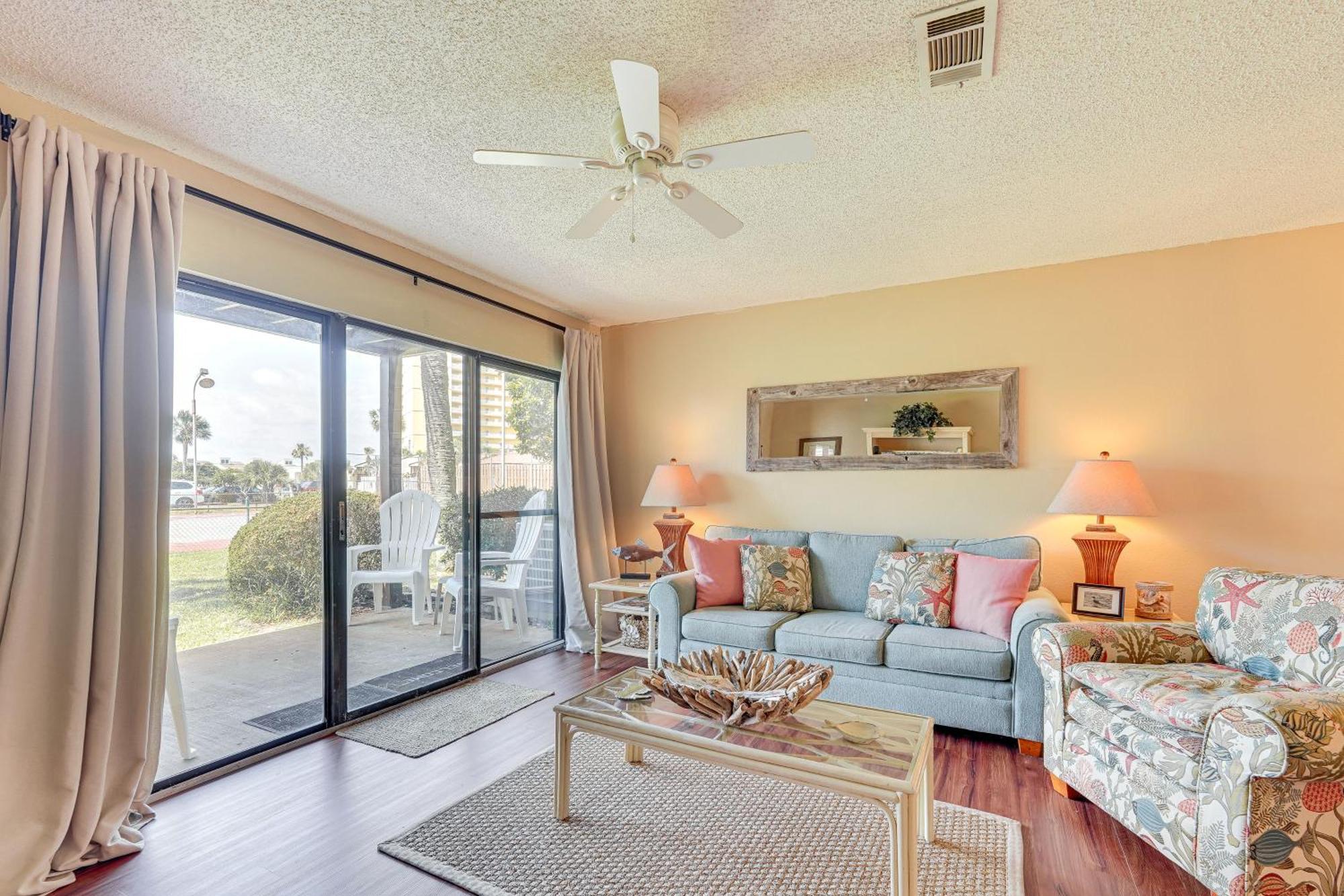 Breezy Pcb Retreat With Balcony - Walk To Beach! * Panama City Beach