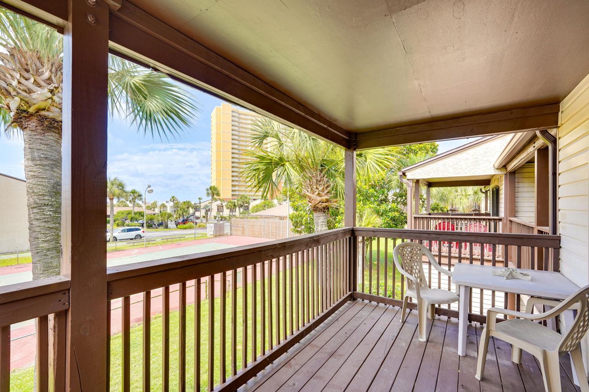 Apartment Breezy Pcb Retreat With Balcony - Walk To Beach! *